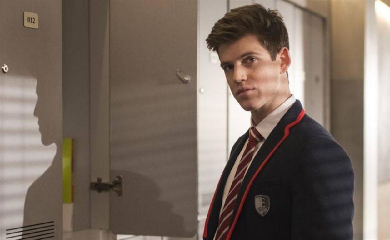 El actor Miguel Bernardeau, en una imagen de la exitosa serie 'Élite', de Netflix. 