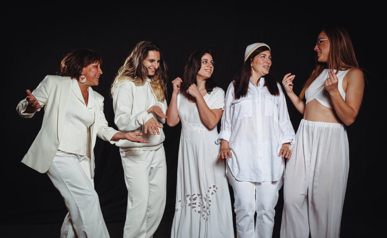 El quinteto de actrices protagonistas de 'Tamora'. 