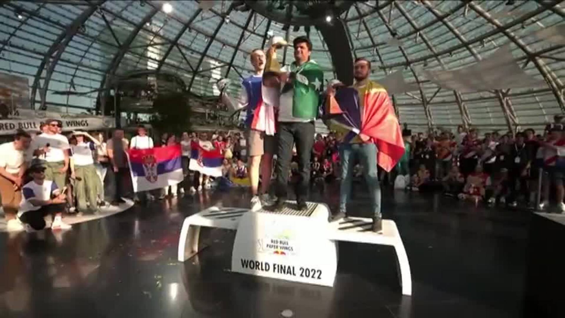 Pakistán y Serbia, grandes triunfadoras en el campeonato mundial de aviones de papel
