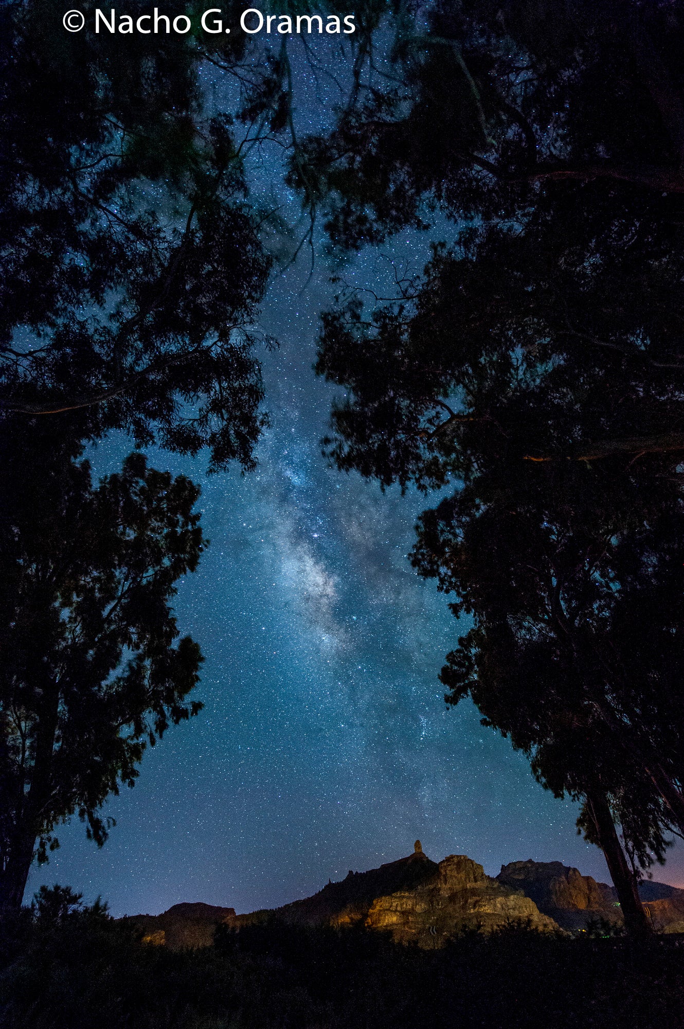 Vía Láctea sobre el Roque Nublo (Cruz de Tejeda).