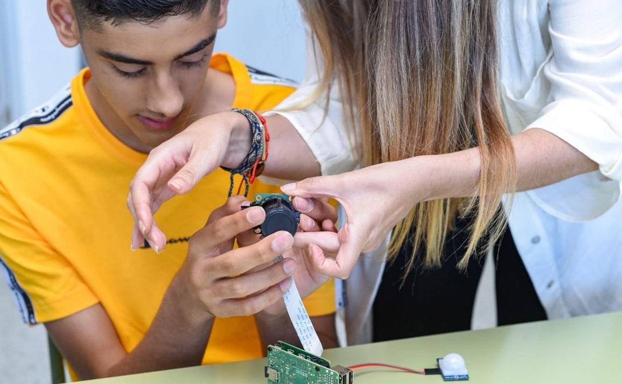 Un alumno realizando la actividad.