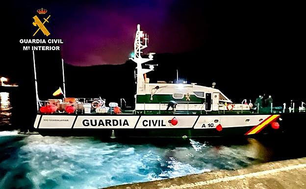 Imagen principal - Interceptan una zodiac con dos toneladas de hachís en Gran Canaria