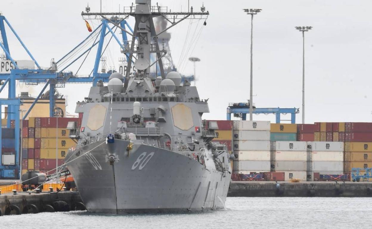 El destructor ayer en el muelle Santa Catalina, donde atracó. El buque estará cuatro días en La Luz. 