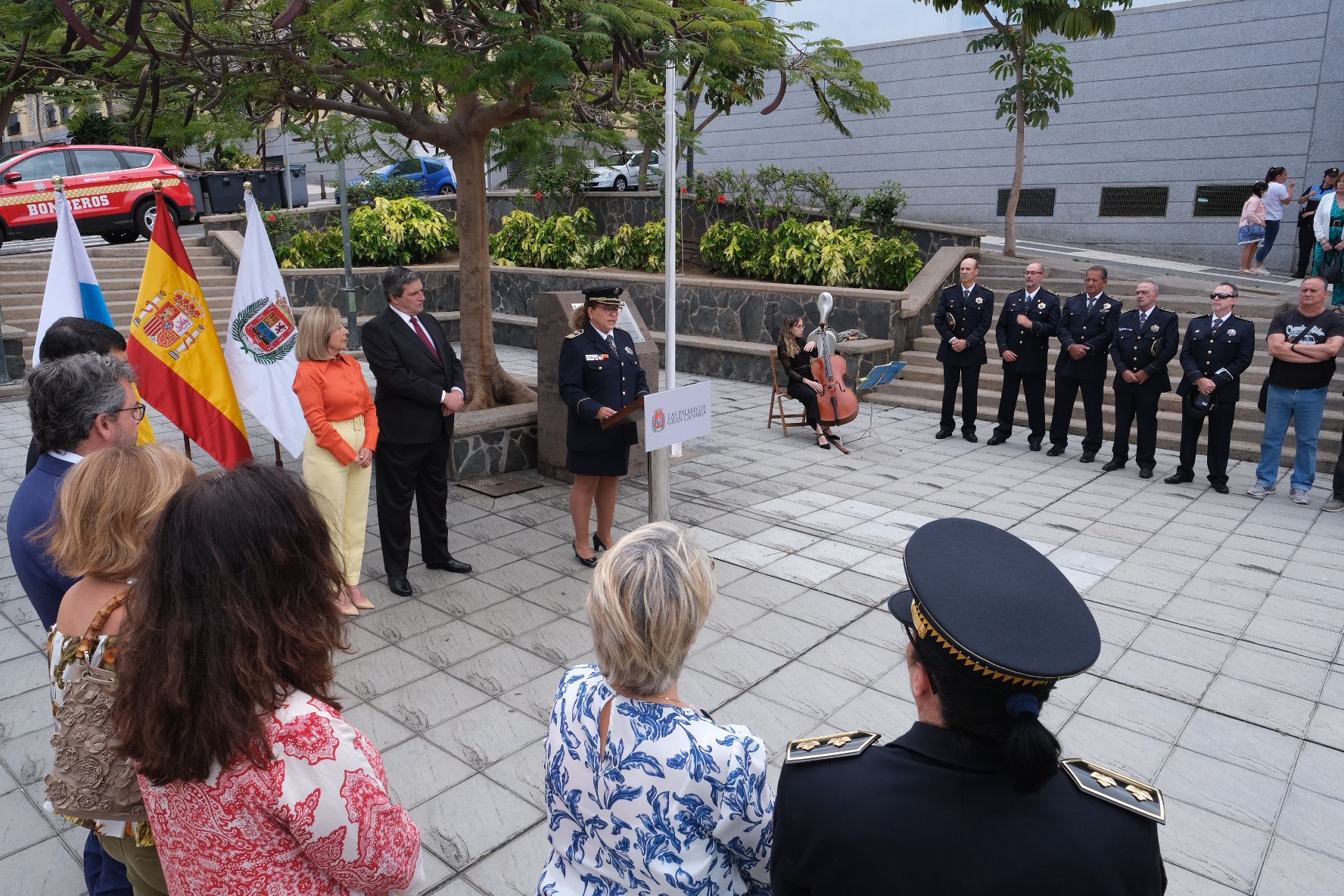 Fotos: La ciudad rinde homenaje a los bomberos fallecidos en el accidente de La Naval
