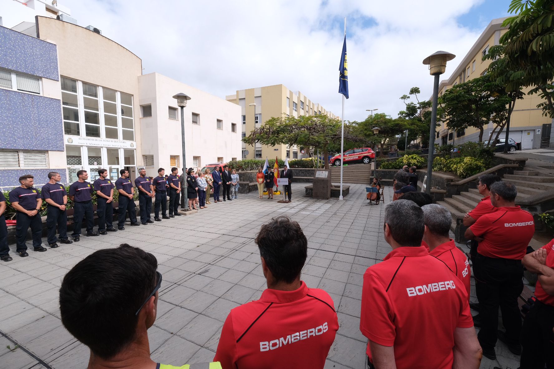 Fotos: La ciudad rinde homenaje a los bomberos fallecidos en el accidente de La Naval