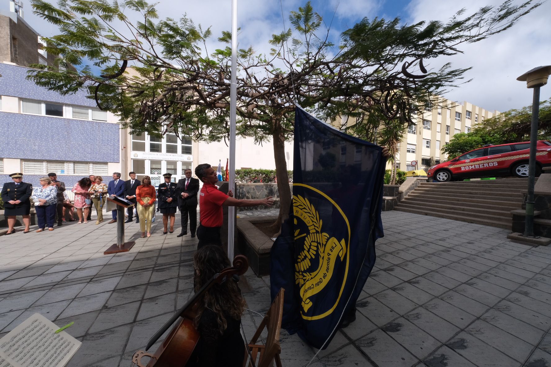 Fotos: La ciudad rinde homenaje a los bomberos fallecidos en el accidente de La Naval