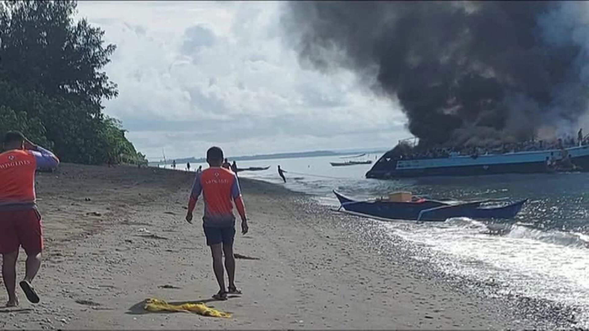 Naufraga un ferry en Filipinas por un incendio que pudo empezar en la sala de máquinas