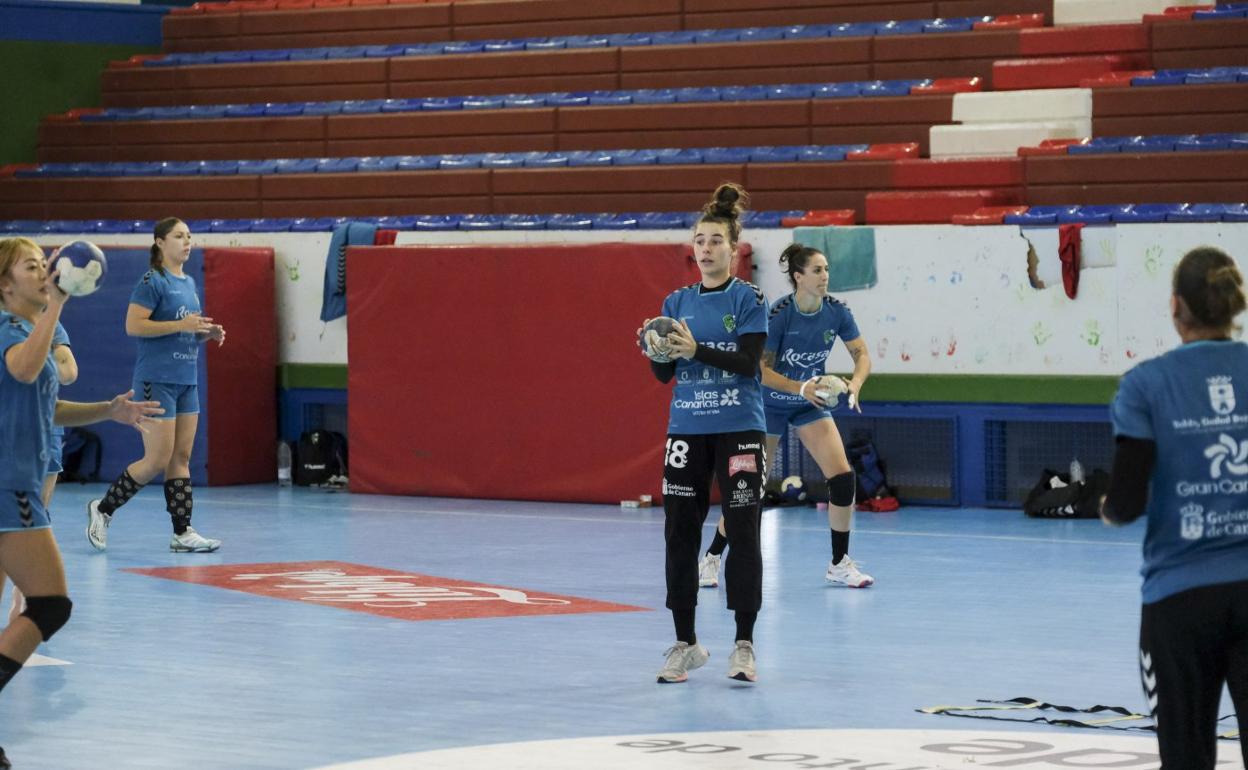 La arquera Palomino, durante un entrenamiento del Rocasa. 