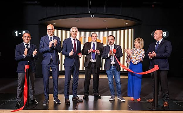 Momento en el que se cortó la cinta de acceso durante la inauguración oficial de este martes. 