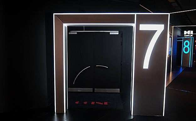 Acceso a una de las remozadas salas de los Ocine, en Siete Palmas. 