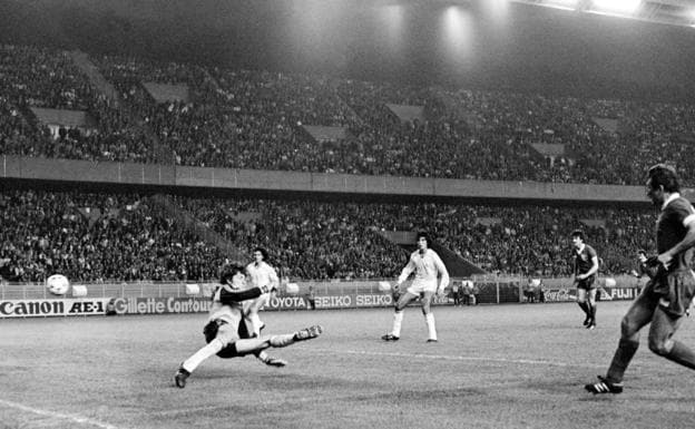 Alan Kennedy marca el gol que decidió la final de la Copa de Europa en 1981. 