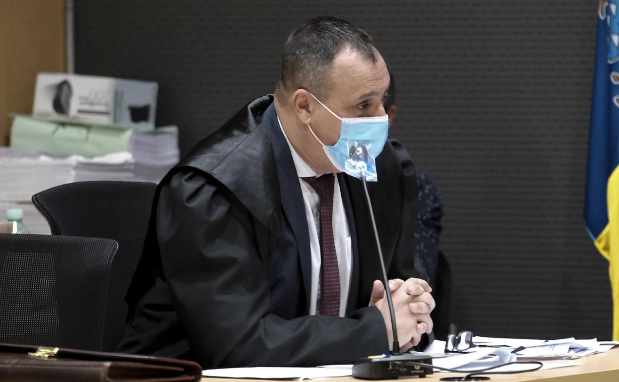 El abogado de la defensa, José Luis Benítez. 