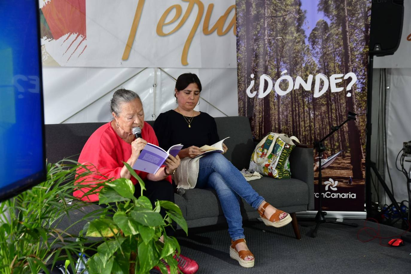 Fotos: Decenas de amantes de la lectura, hacen cola en la Feria del Libro