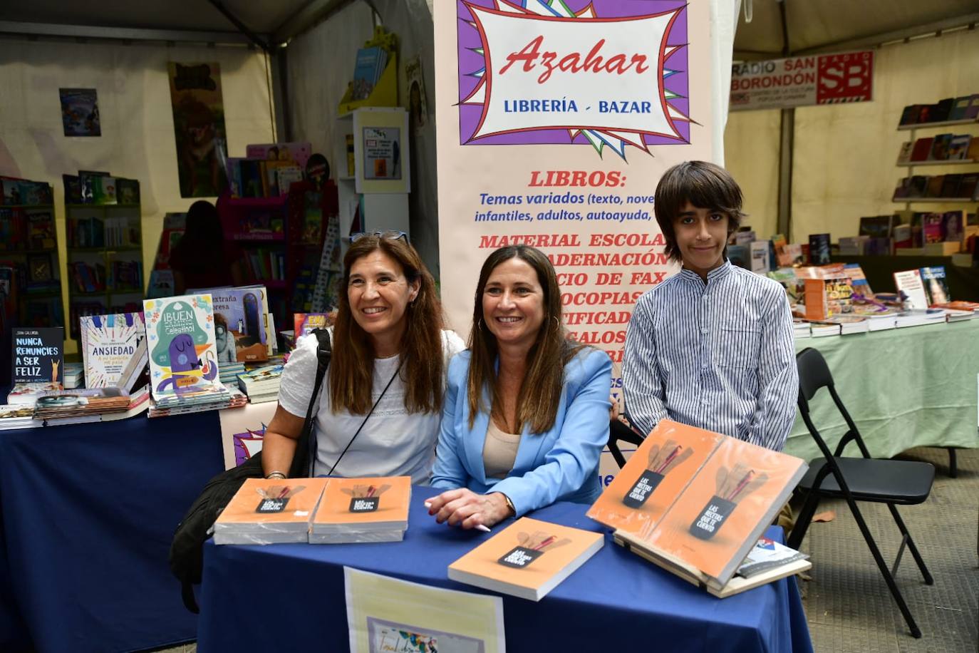 Fotos: Decenas de amantes de la lectura, hacen cola en la Feria del Libro