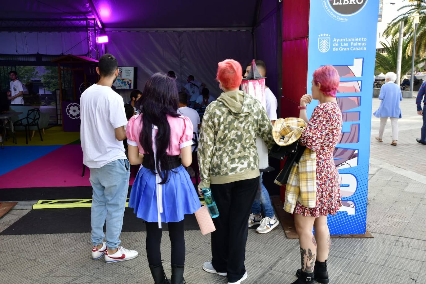 Fotos: Decenas de amantes de la lectura, hacen cola en la Feria del Libro
