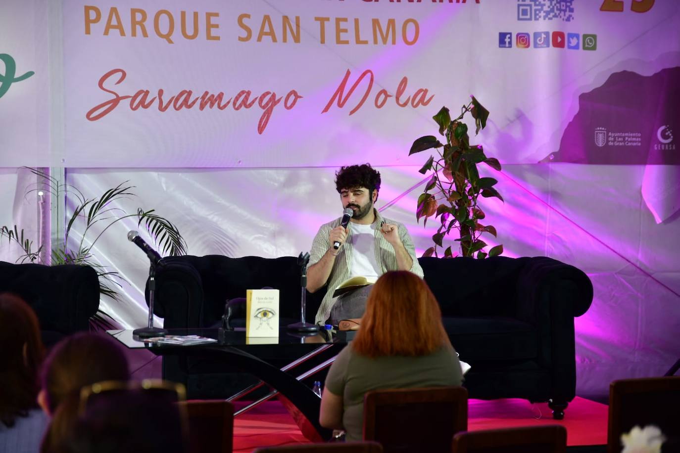 Fotos: Decenas de amantes de la lectura, hacen cola en la Feria del Libro