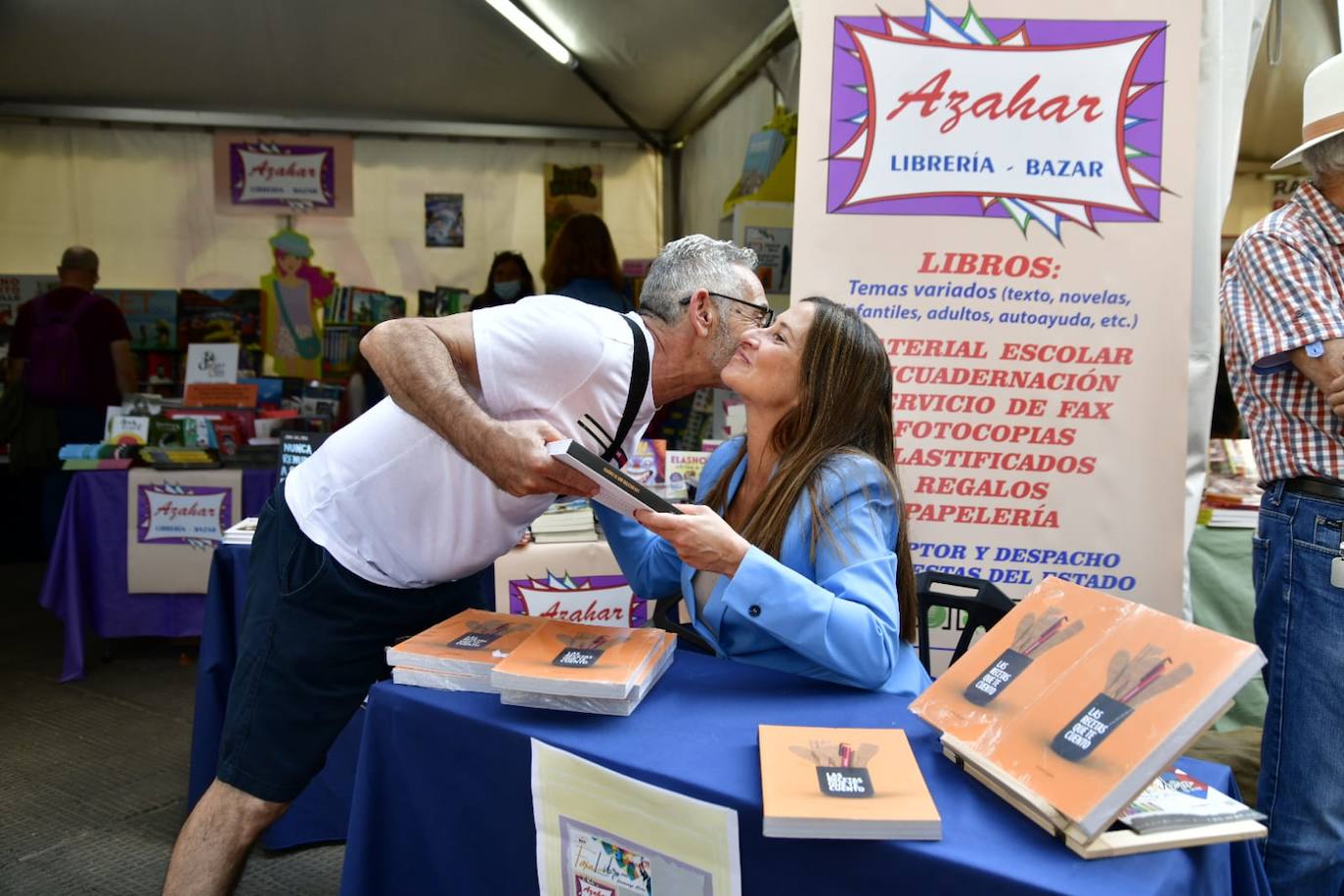 Fotos: Decenas de amantes de la lectura, hacen cola en la Feria del Libro