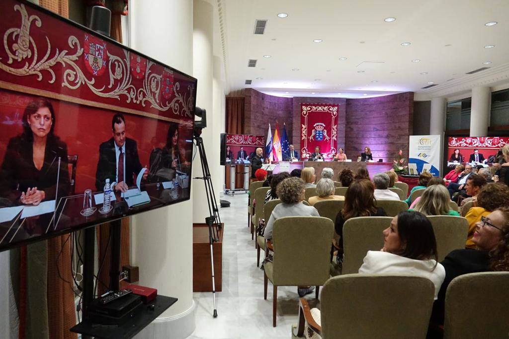 Fotos: El Parlamento rinde tributo a las 113 diputadas en los 40 años de autogobierno