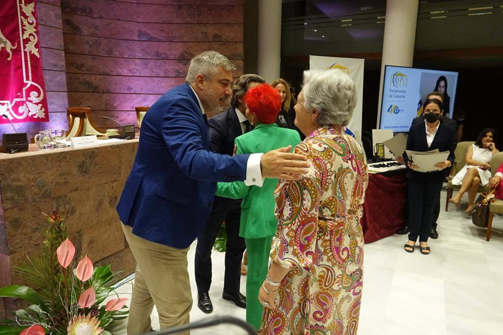 Fotos: El Parlamento rinde tributo a las 113 diputadas en los 40 años de autogobierno