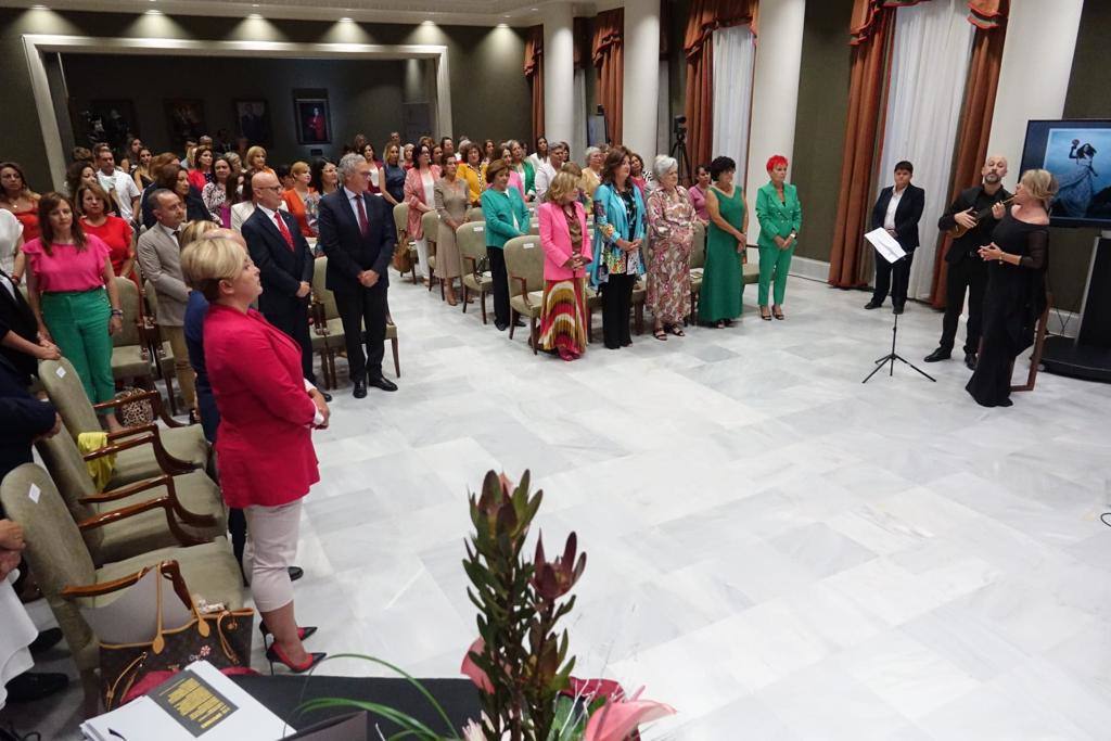 Fotos: El Parlamento rinde tributo a las 113 diputadas en los 40 años de autogobierno