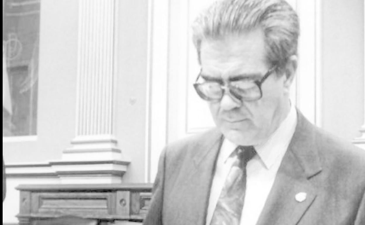 González fue consejero de Hacienda del Gobierno canario entre 1987 y 1995.