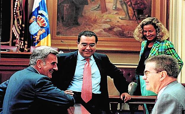 Con Hermoso, Francisco y Oramas en el salón de plenos de la Cámara.