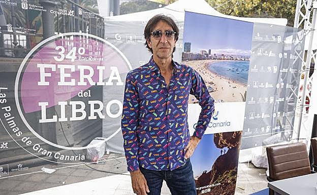 Benjamín Prado, este lunes, en la 34ª edición de la Feria del Libro de Las Palmas de Gran Canaria, donde presentó su novela 'Los dos reyes' (Alfaguara). 