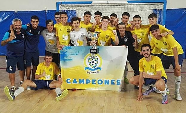 Equipo cadete del Scantravel Agüimes tras su justa victoria frente al Duggi. 