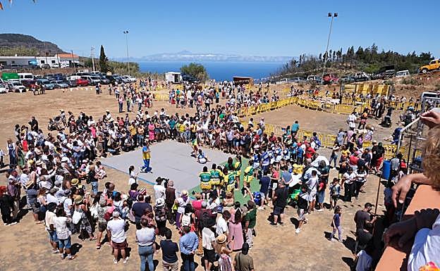 Imagen general de Caideros, que también celebró una exhibición de lucha canaria. 
