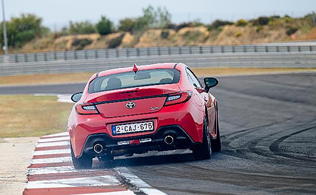 Toyota GR86, la última oportunidad para apasionados de la gasolina y el cambio manual