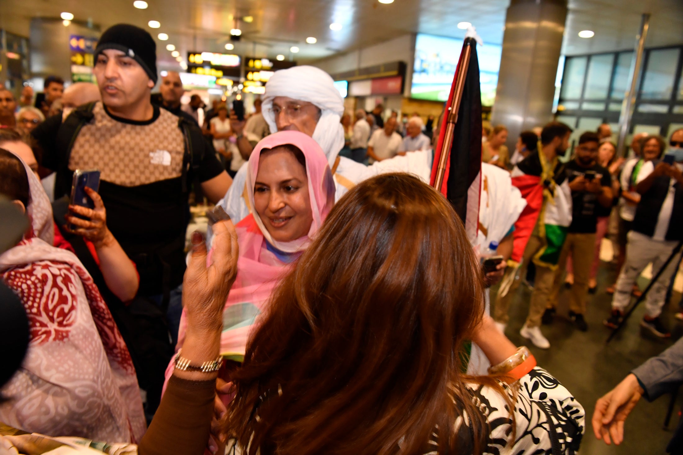 Fotos: La activista Soultana Khaya aterriza en el archipiélago