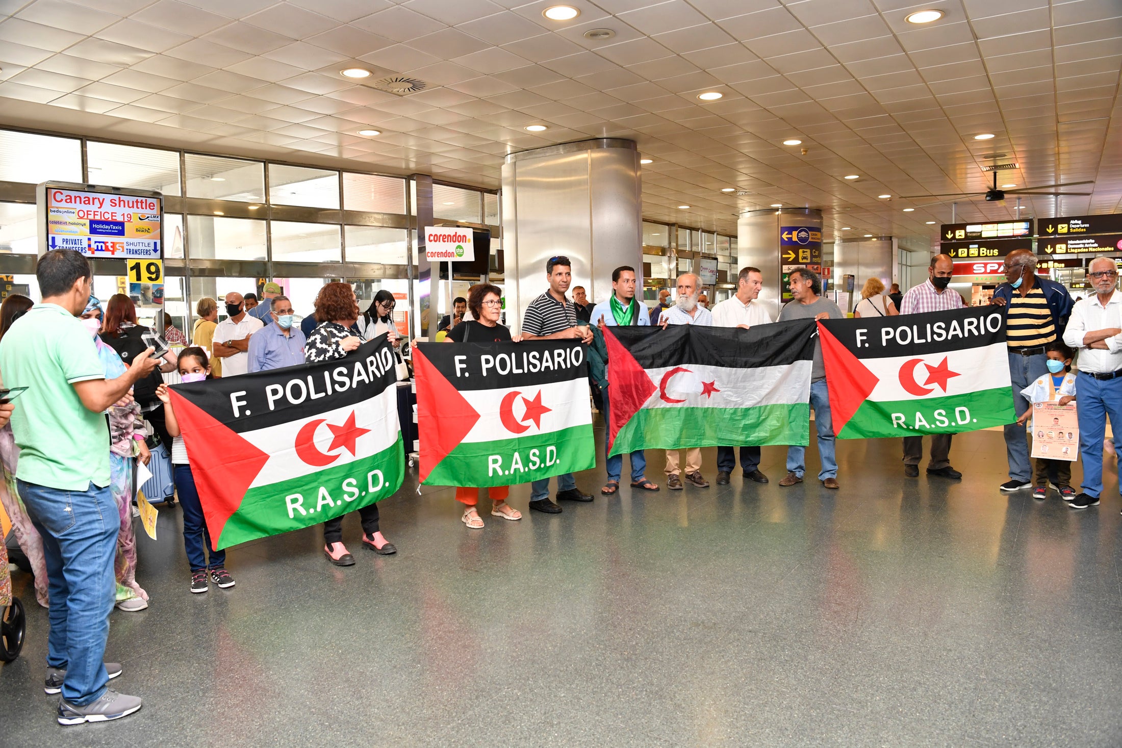 Fotos: La activista Soultana Khaya aterriza en el archipiélago