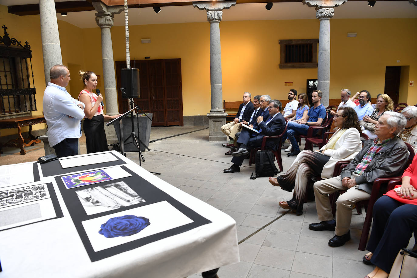 Fotos: Cinco Premios Canarias donan sus obras como apoyo a los enfermos de cáncer de Ucrania