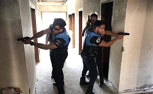 Formación en recinto cerrado. 