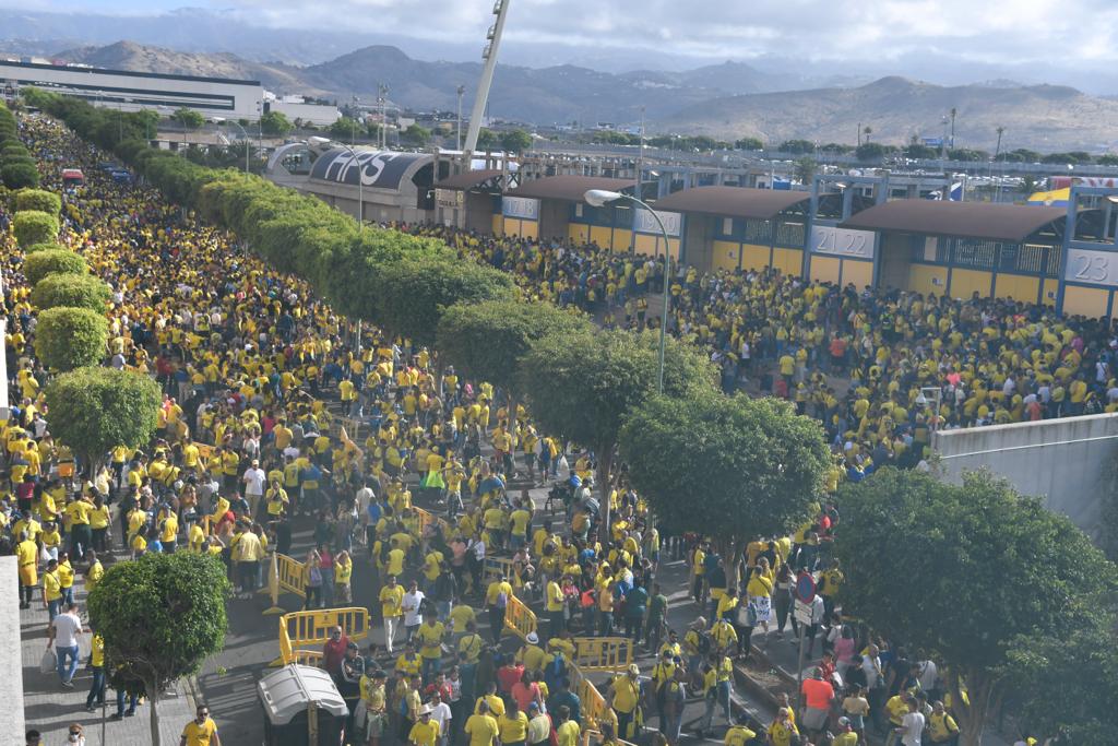 Fotos: Espectacular recibimiento a la guagua de la UD