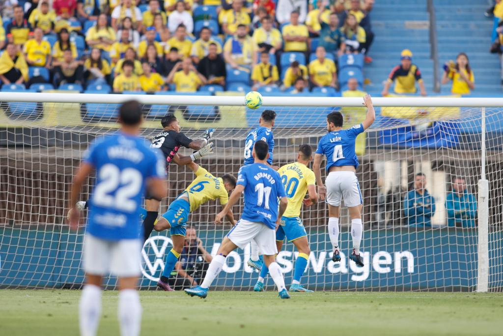 Fotos: Máxima tensión en el partido entre la UD y Tenerife