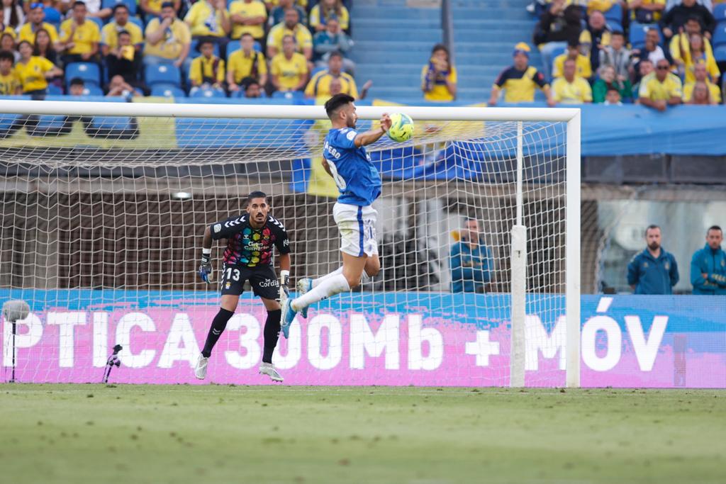 Fotos: Máxima tensión en el partido entre la UD y Tenerife