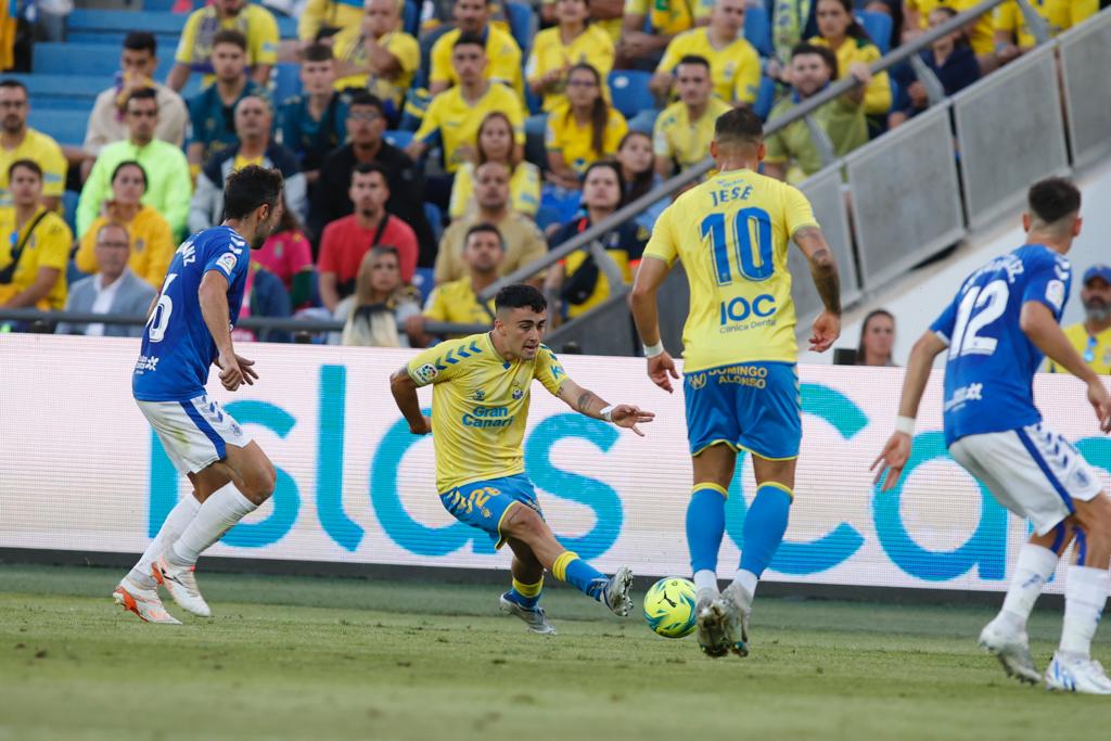 Fotos: Máxima tensión en el partido entre la UD y Tenerife