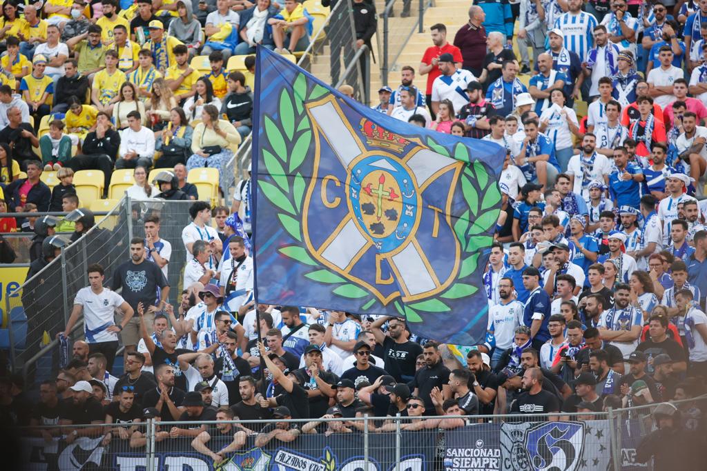 Fotos: Máxima tensión en el partido entre la UD y Tenerife