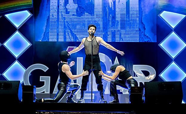 Imagen principal - 3.000 personas abarrotan el Recinto Cultural La Quinta para disfrutar de la Gran Gala del Gáldar Pride