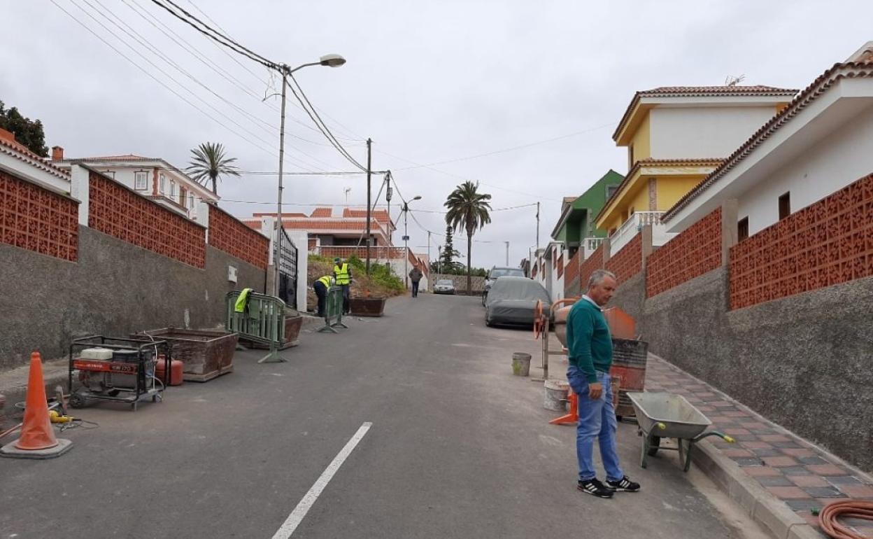El Ayuntamiento de Firgas ha dotado de aceras al barrio de Los Dolores. 
