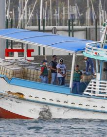 Imagen secundaria 2 - Intervienen un pesquero cargado con 560 kilos de cocaina