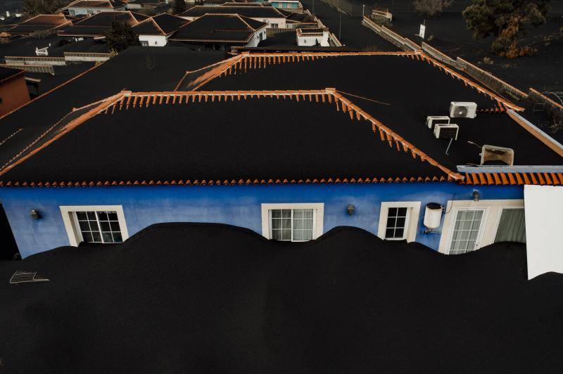 Imagen secundaria 2 - La lava del volcán de Cumbre Vieja destruyó 2.988 edigficaciones. 