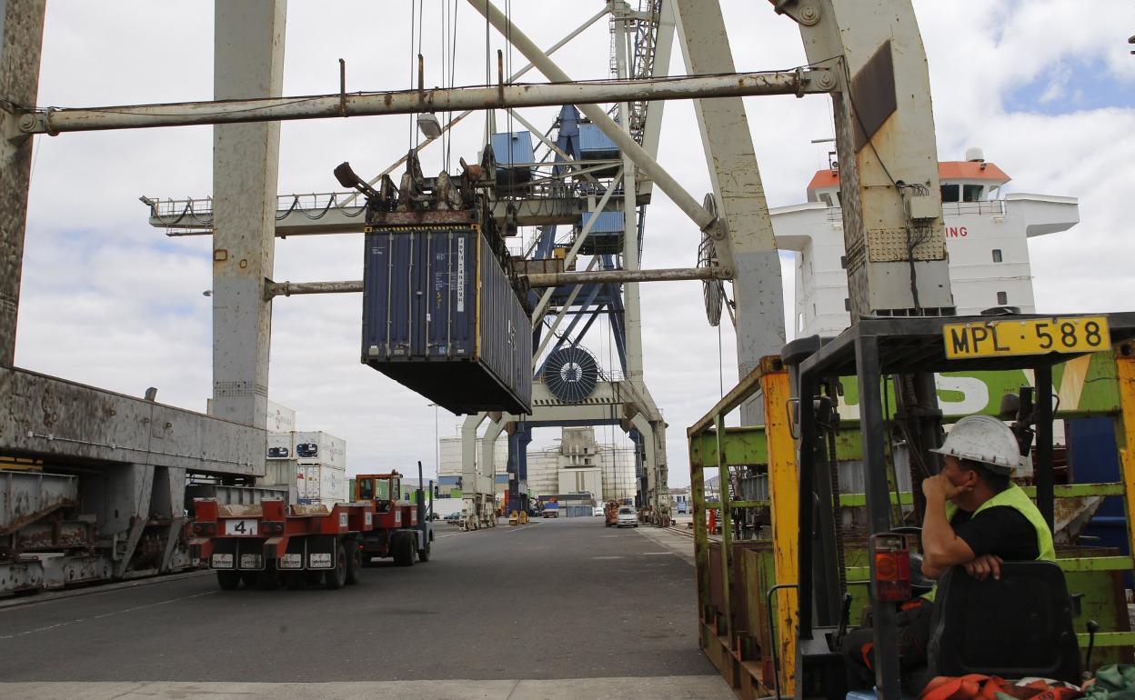 El incremento de los costes del transporte marítimo influye en la subida de la recaudación. 