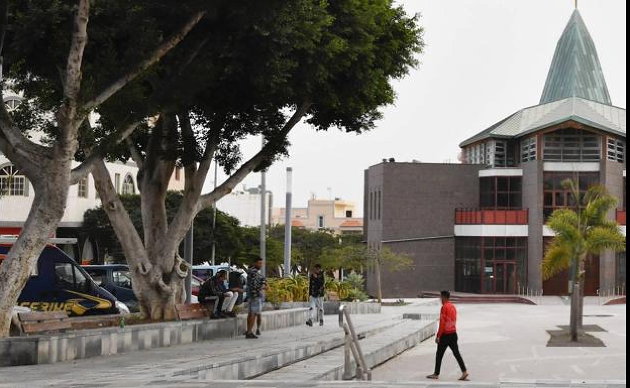 Plaza pública de El Tablero, donde se suelen juntar jóvenes de los centros de menores. 