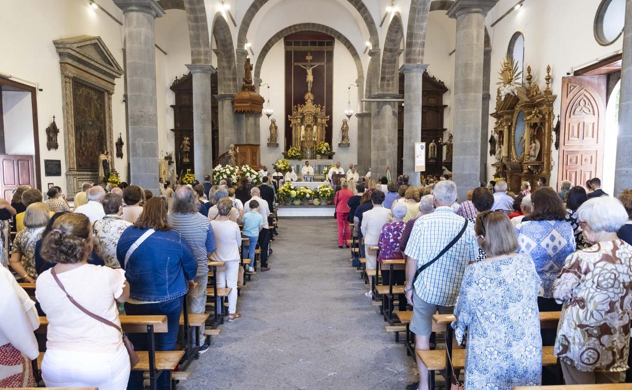 Imagen de la eucaristía que tuvo lugar antes de la famosa procesión religiosa. 