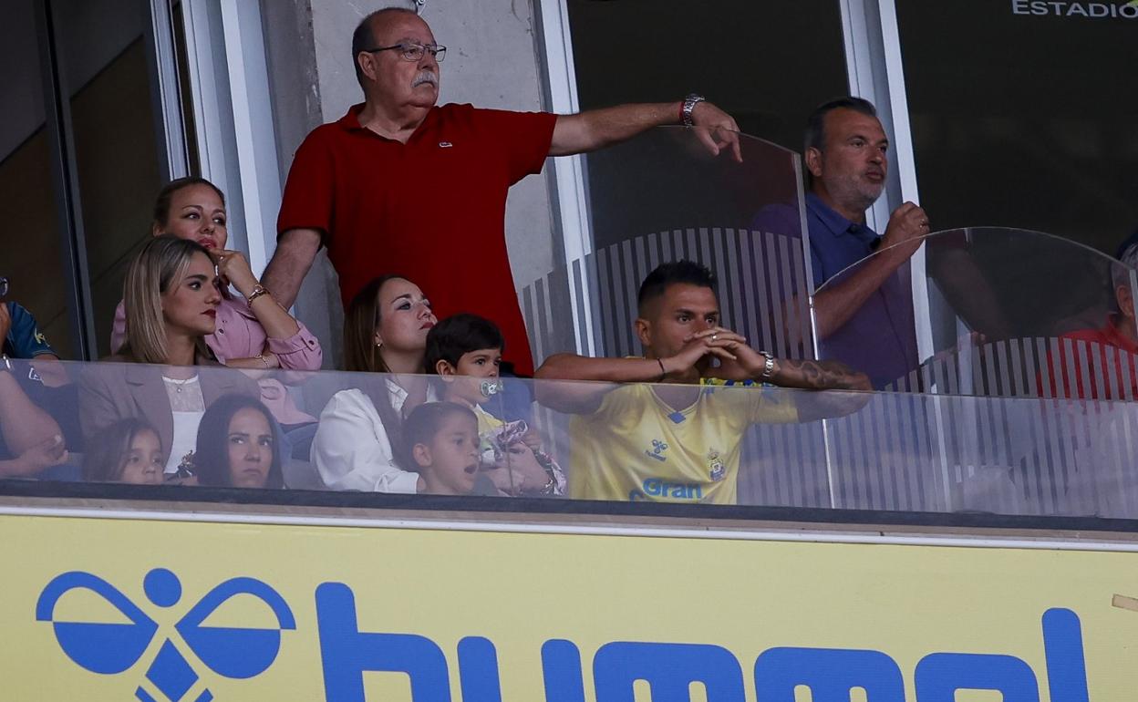 Vitolo no se quiso perder el derbi del playoff de ascenso contra el Tenerife. 