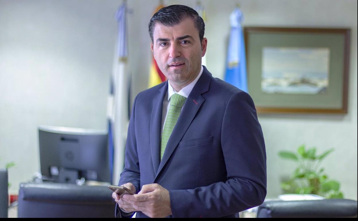 Domínguez pide al PP que incida en el fuero económico y en la política exterior