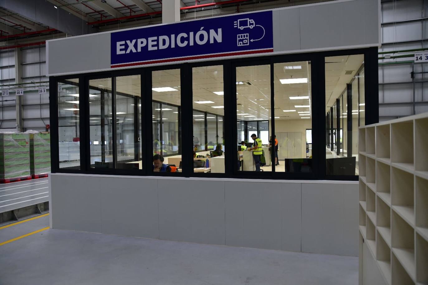 Centro logístico de Aldi en el polígono de Arinaga.