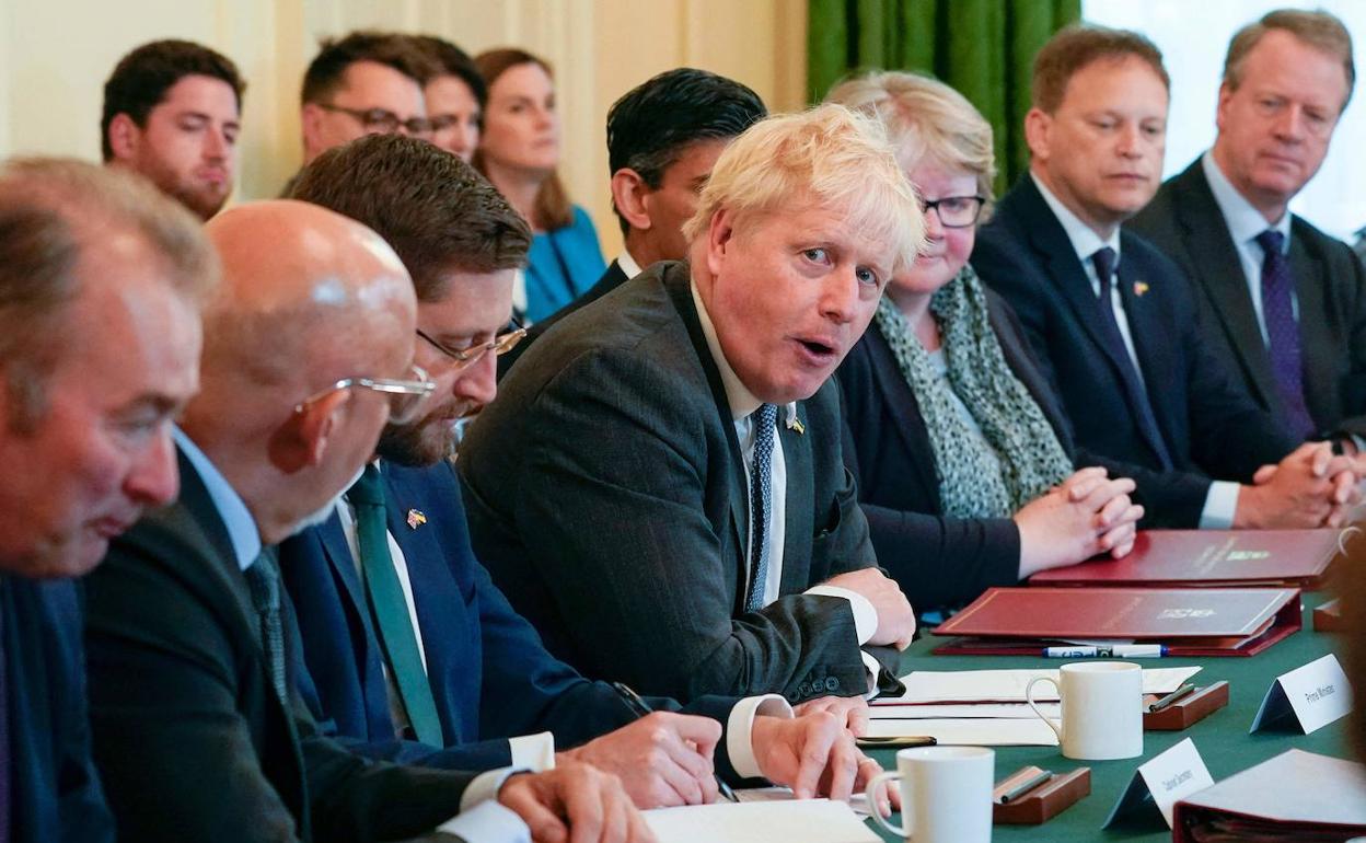 Johnson presidió este martes la reunión de su gabinete en el número 10 de Downing Street.